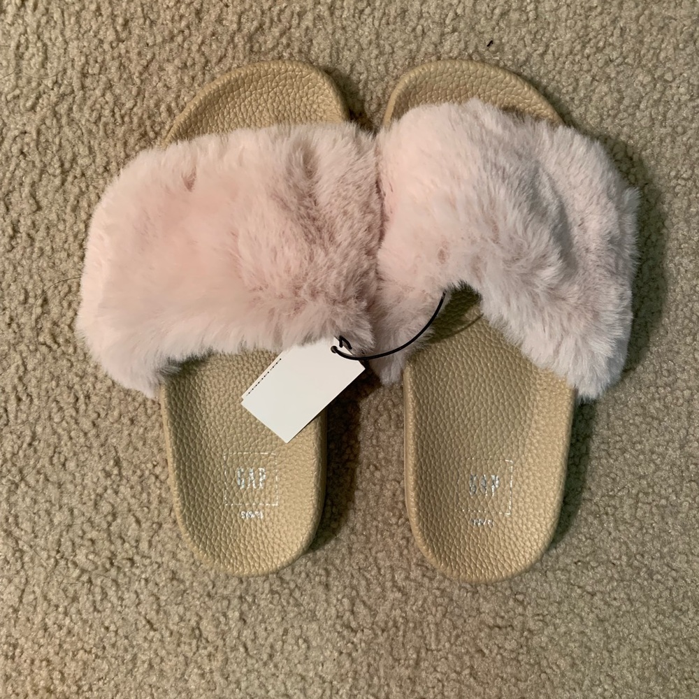 NWT GAP FUZZY SLIDES